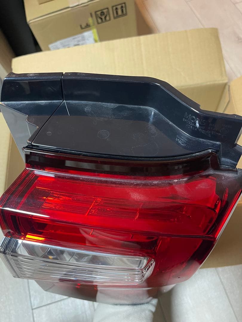 KZ14様専用 三菱 デリカd5 右テールランプ 8330B138 - メルカリ