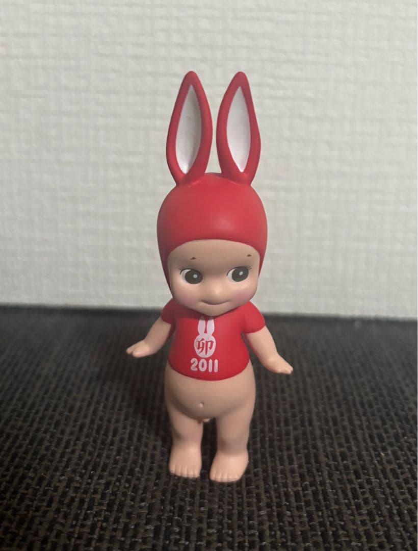 Sonny Angel2011 年賀状　sonny angel バレンタインは、いちごになった小さな天使の男の子と甘いひとときを