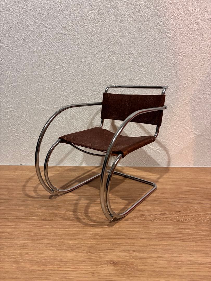 コレクション Vitra Design Museum MR20 Miniature Mies van der Rohe MR20 Armchair produced by Vitra Design