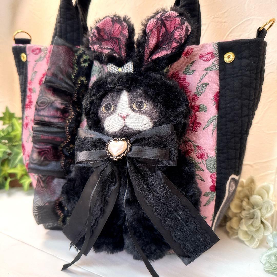 ゆ*ら様 コヤンイサムチョン♡ハチワレにゃんこの薔薇×ヌビポケット付きトートバッ ゆ*ら様 コヤンイサムチョン☆横長トートバッグ ヒョウ柄&ボアキルト