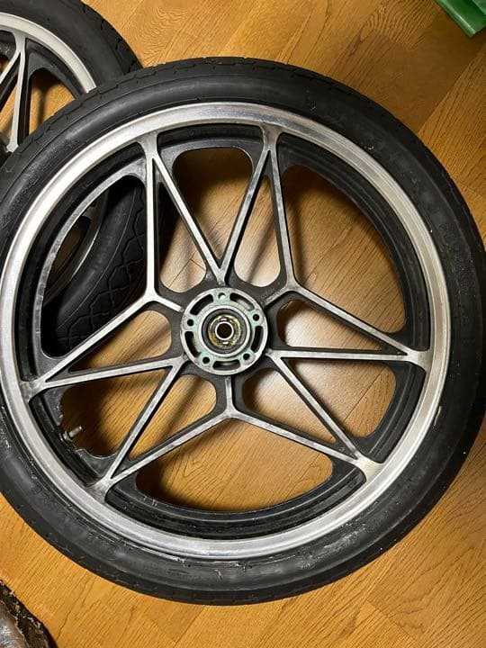 シックススターキャスト タイヤ付き - メルカリ