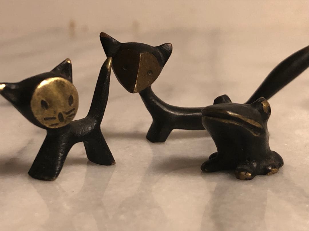 ニャーボー様検討中:カエルとキツネと子猫/ウォルターボッセ A stray cat raised in a greenhouse has departed for happiness