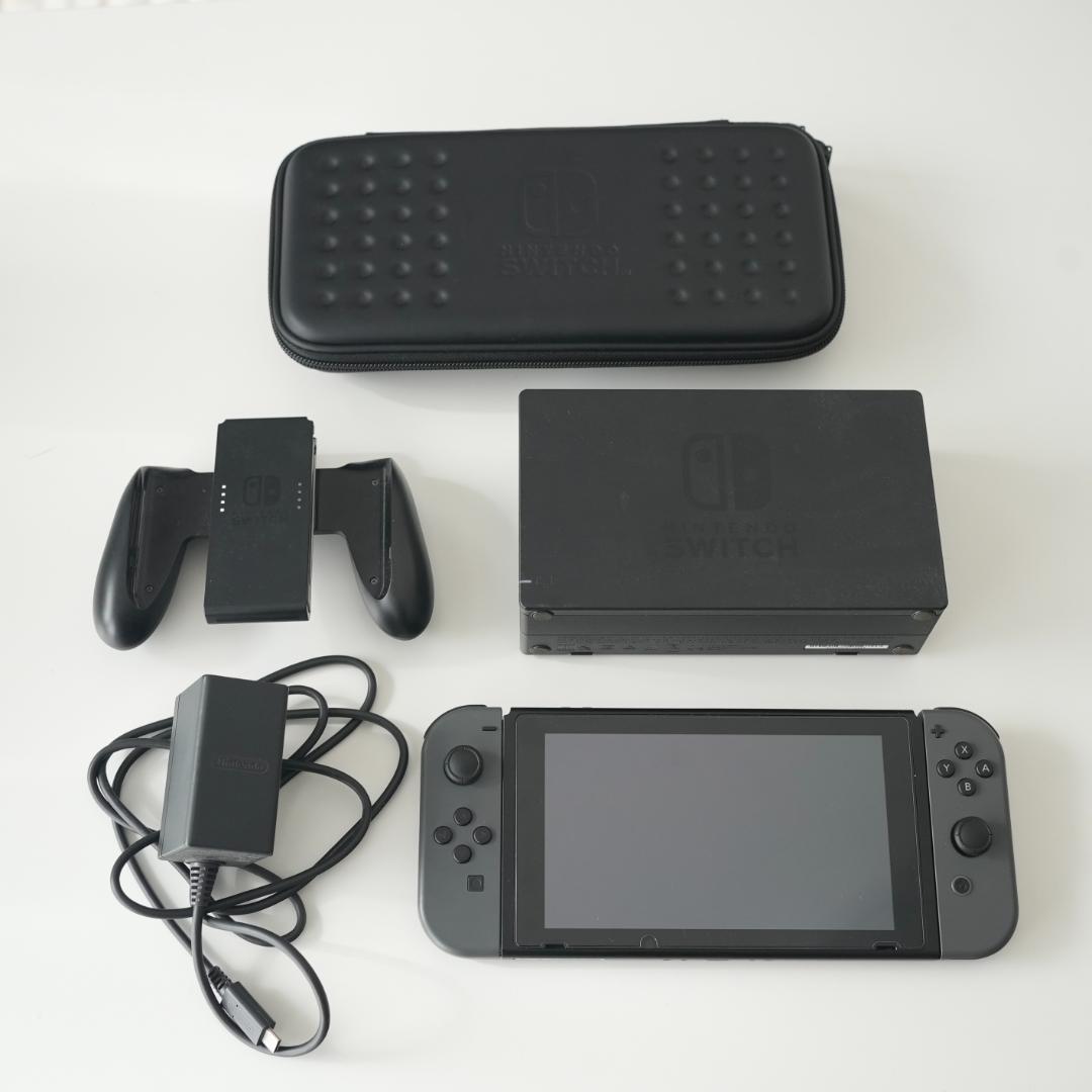 Nintendo Switch 本体 ブラック　ポーチ付 Nintendo Switchファミリー対応コンビネーションポーチブラック