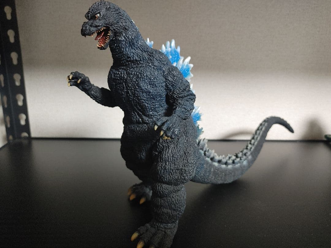 一番くじ 酒井ゆうじ造形 ゴジラ1989 放射熱線バージョン - メルカリ
