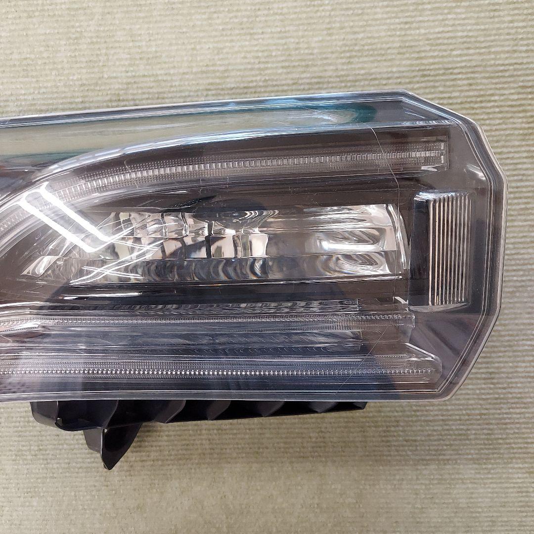 トヨタ純正 60ハリアー 左外側テールランプ 81561-48332 - メルカリ