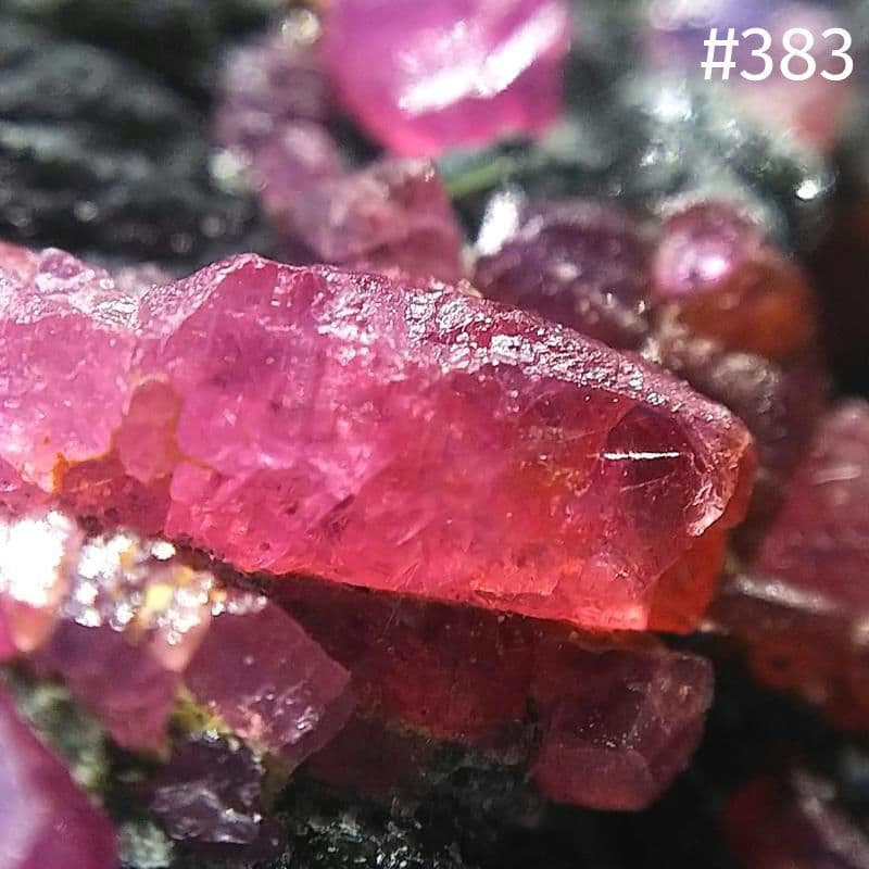 383 ルビー / ピンクサファイア ウィンザー産 冷静と情熱を宿す色彩 | ルビーとサファイアが織りなすウィンザー