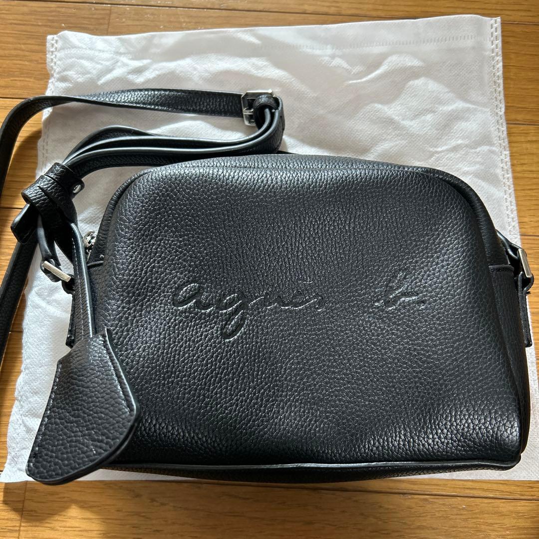 美品！アニエスベー ショルダーバッグ ロゴ型押し チャーム レザー