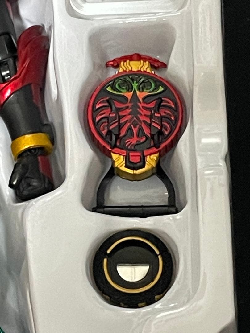 S.H.Figuarts 真骨彫　仮面ライダーオーズ タジャドルコンボエタニティ