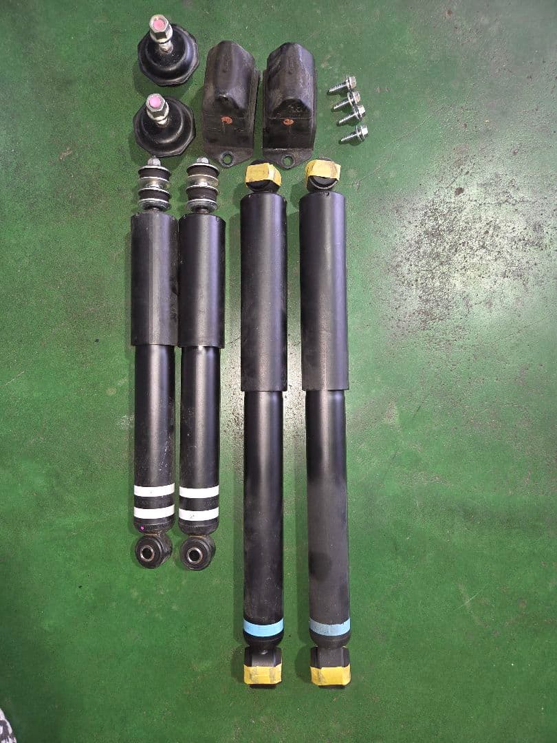 ハイエース用純正ショックアブソーバー 程度良好品】トヨタ 200系 ハイエース 4型 5型 6型 純正 ショック