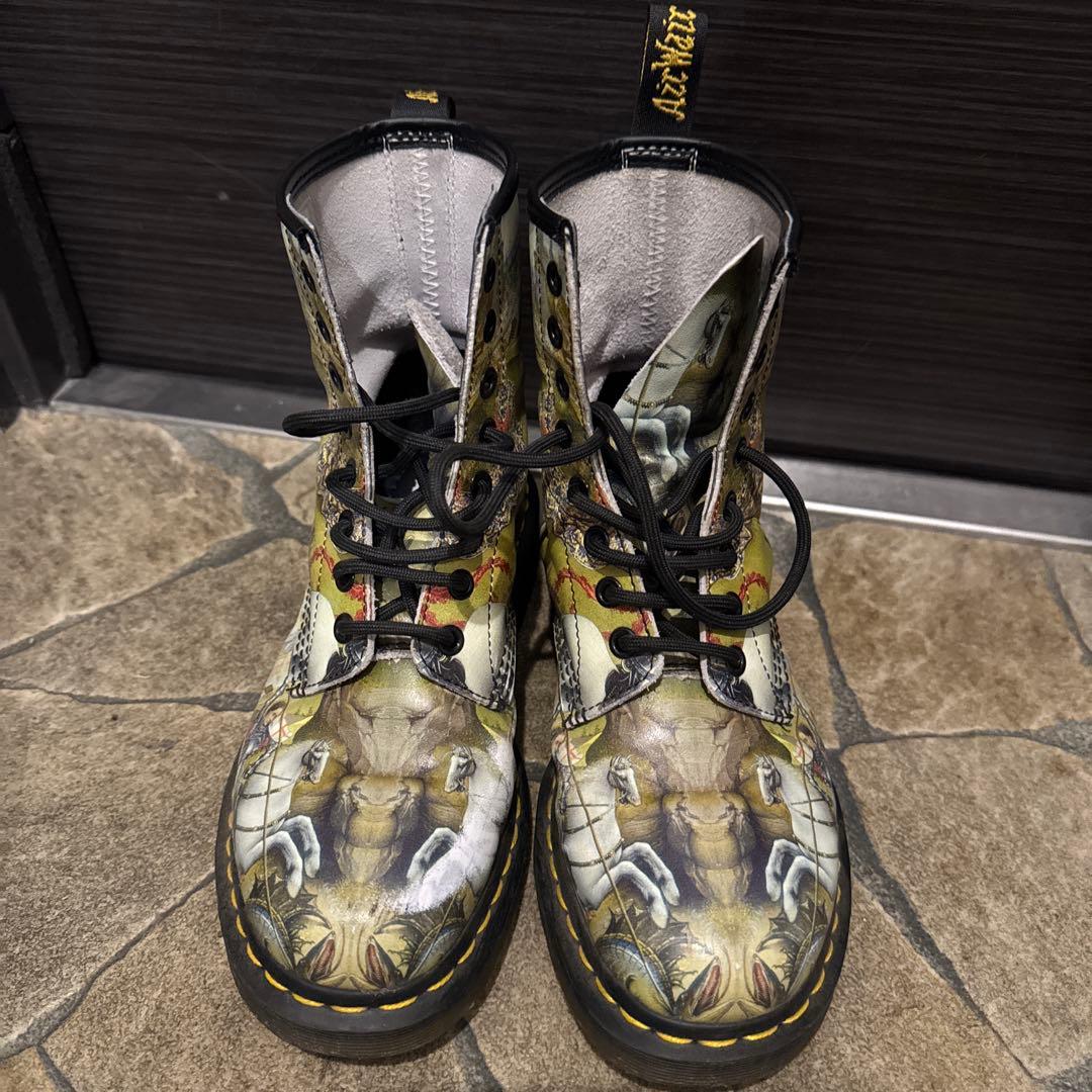 ドクターマーチン 美術館 ロヒール・ファン・デル・ウェイデン聖