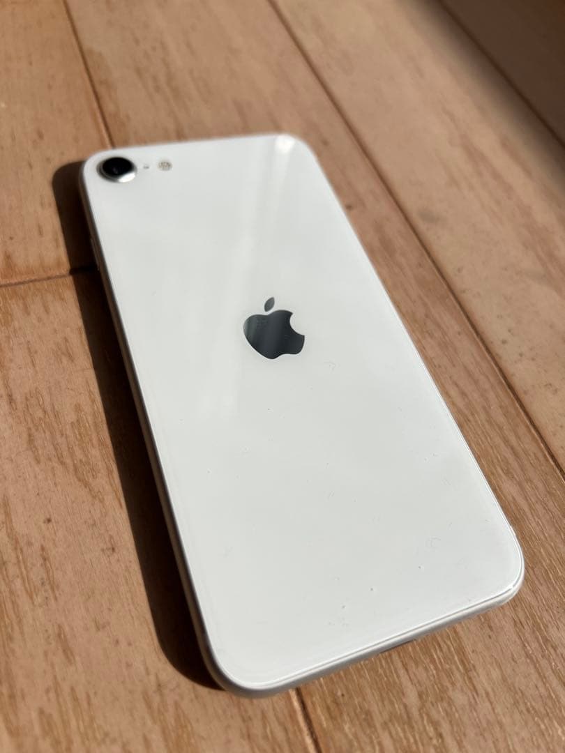 Apple iPhone SE 第2世代 ホワイト 本体 - メルカリ