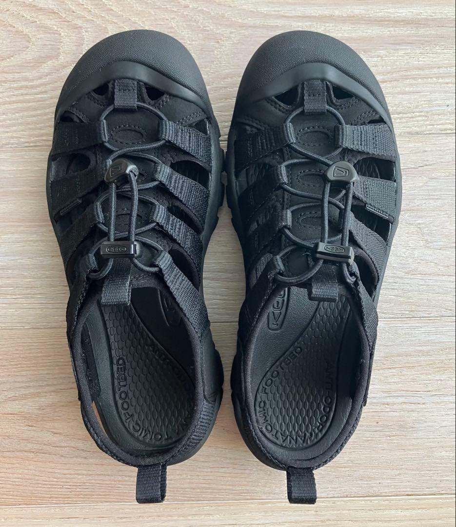 KEEN ウィメンズ ニューポート エイチツー サンダル ブラック 24.5cm
