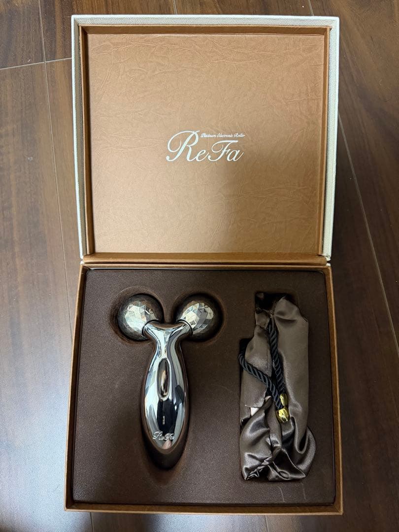 定価2万円ReFa 美顔ローラー 専用ポーチ 箱付き - メルカリ