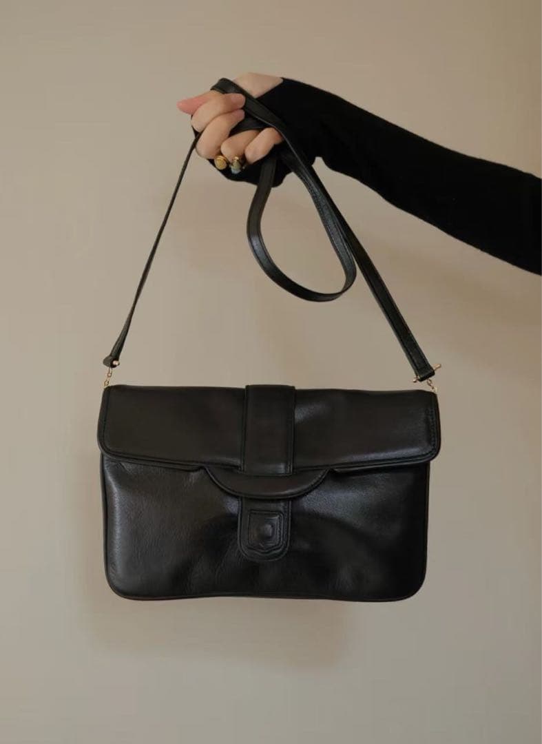 CELINE セリーヌ レザー ショルダーバッグ ブラック CELINE（セリーヌ） ショルダーバッグ Medium Besace ミディアム