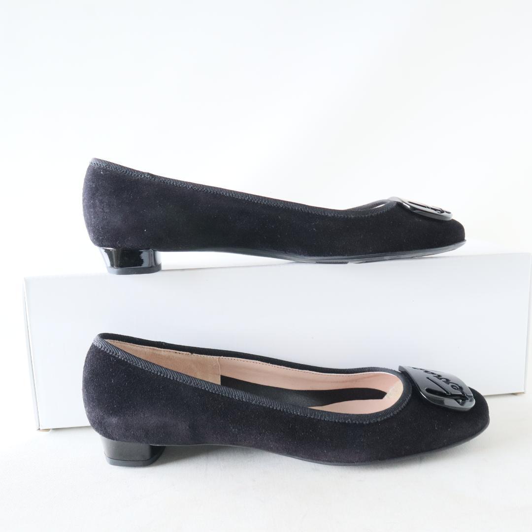 未使用フェラガモ　ヴァラパンプス黒　8D/25−25.5cm ロゴプレート