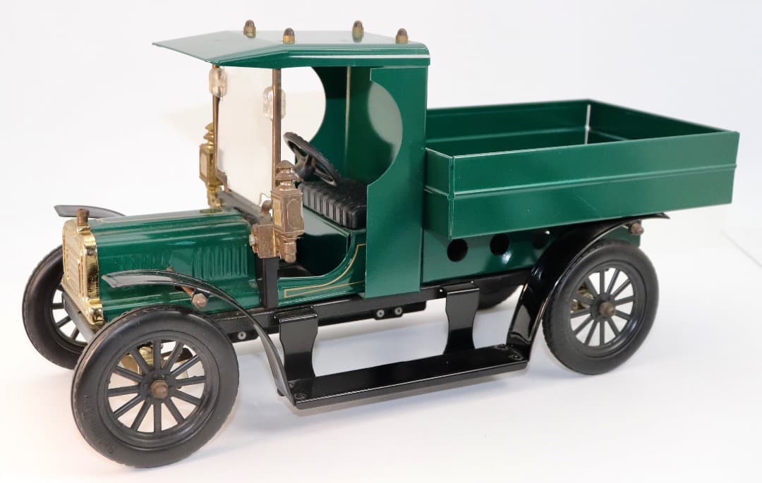 Country Kitchensとイギリスの金属模型自動車2台 - メルカリ