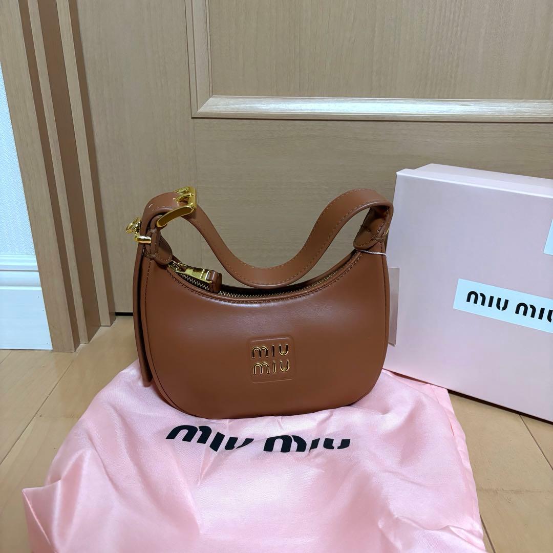 miumiuミュウミュウ ショルダーバッグ ハンドバッグ キャラメル - メルカリ