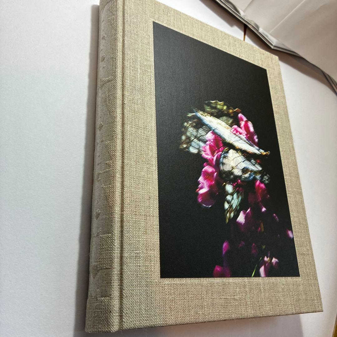 サイン入り写真集 山上新平 作品集 「KANON」 - メルカリ