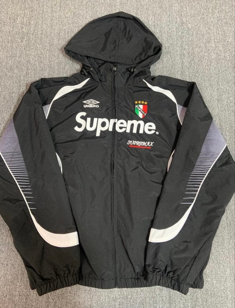 supreme umbro ナイロンジャケット ブラック M - メルカリ