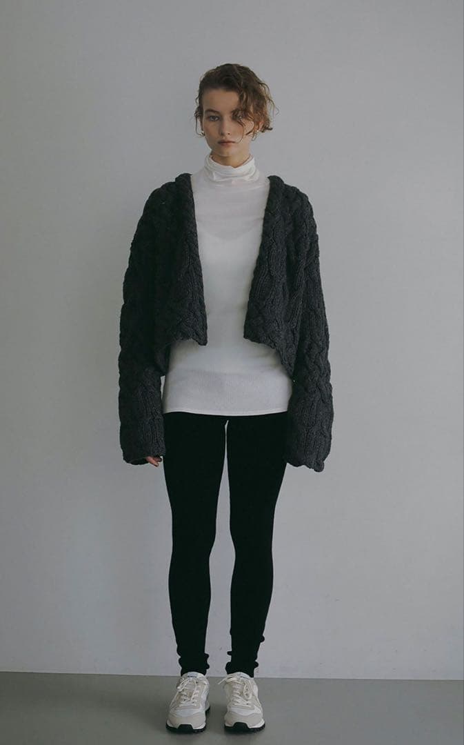 HER. 未使用 ハンドニットカーディガン チャコール エトレ - メルカリ