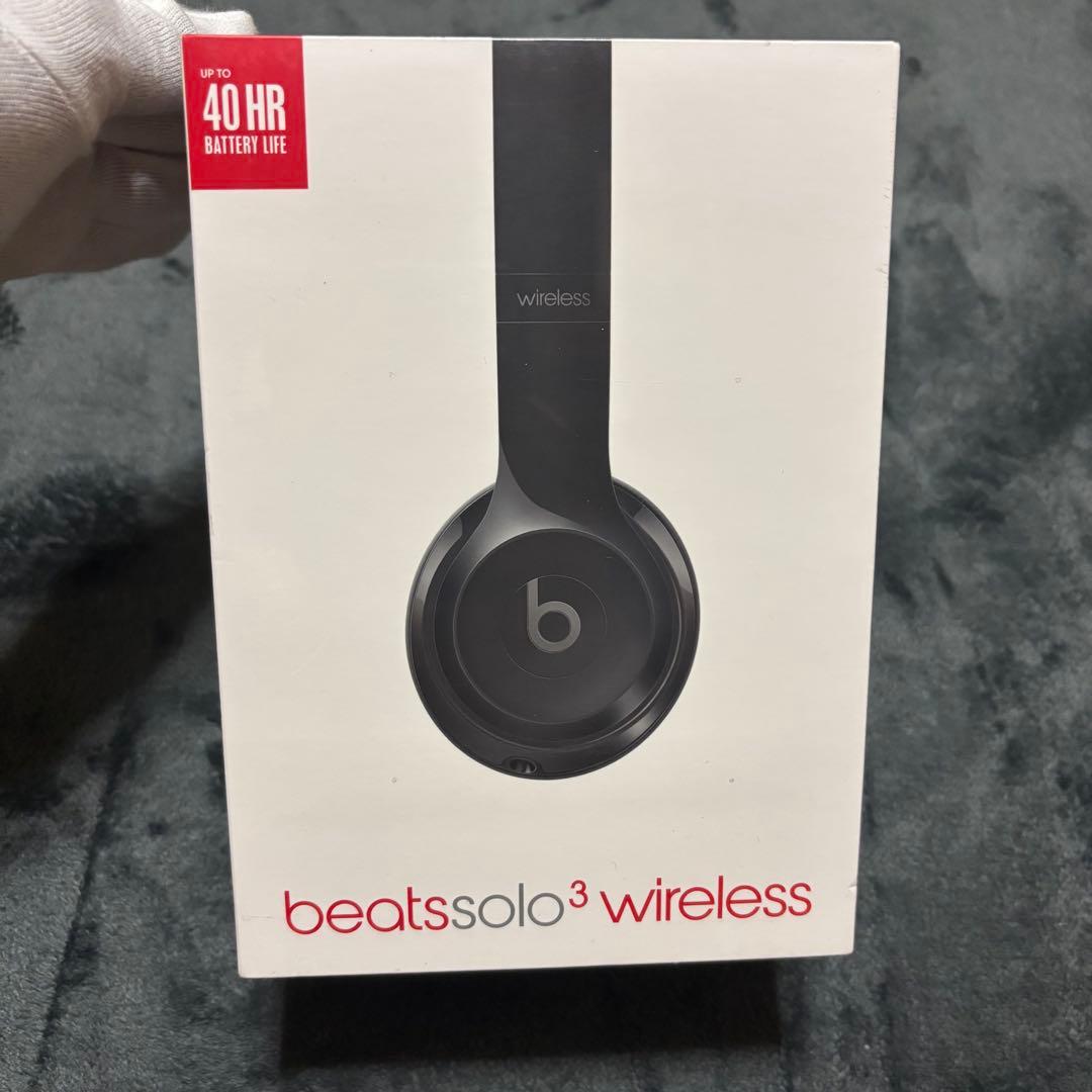 新品未開封 beats solo3 wireless Gloss Black Amazon.com: Beats Solo3 Wireless On-Ear Headphones - Gloss Black