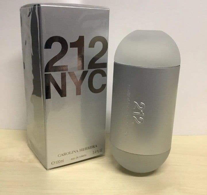 新品未使用　キャロライナヘレラ 212 オードトワレ　100ml Amazon | キャロライナヘレラ 212 オードトワレ 100ml EDT [並行輸入品