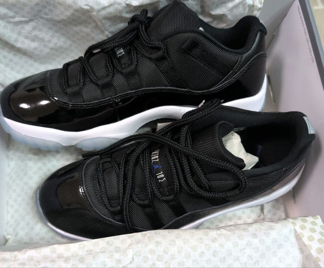 値下げしました エアジョーダン 11 ロー ブラック EV5104-004 FV5104-004 Nike Air Jordan 11 Retro Low Black Varsity Royal Space