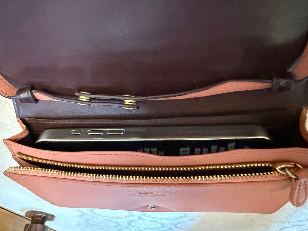 コーチ COACH お財布ケータイ 斜め掛け ピンクベージュ - メルカリ