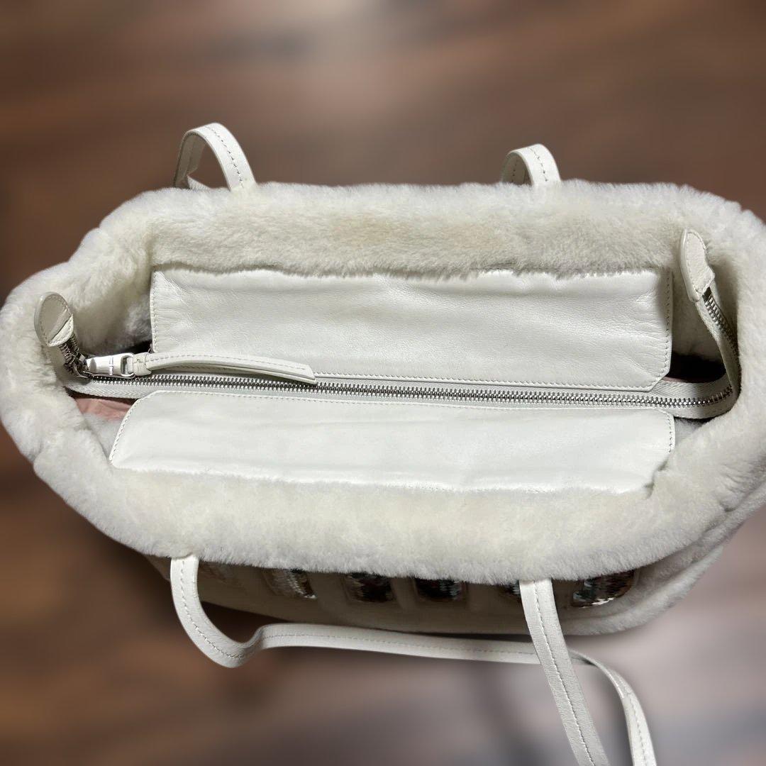 ミュウミュウ 激カワ！白 ファーバッグ！