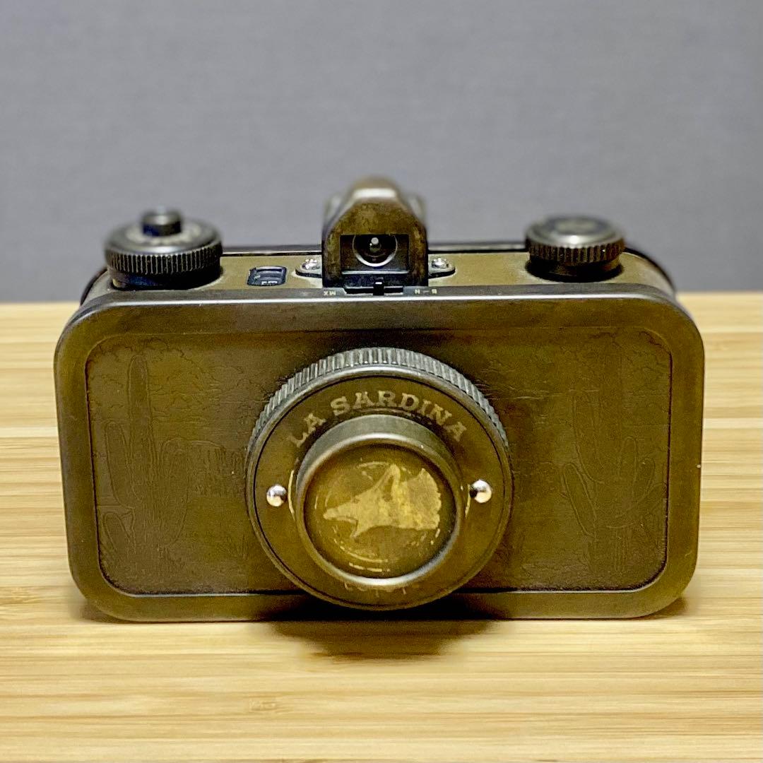 【希少】La Sardina Camera and Flash Coyote Lomography La Sardina Camera & Flash - Western Edition - Review