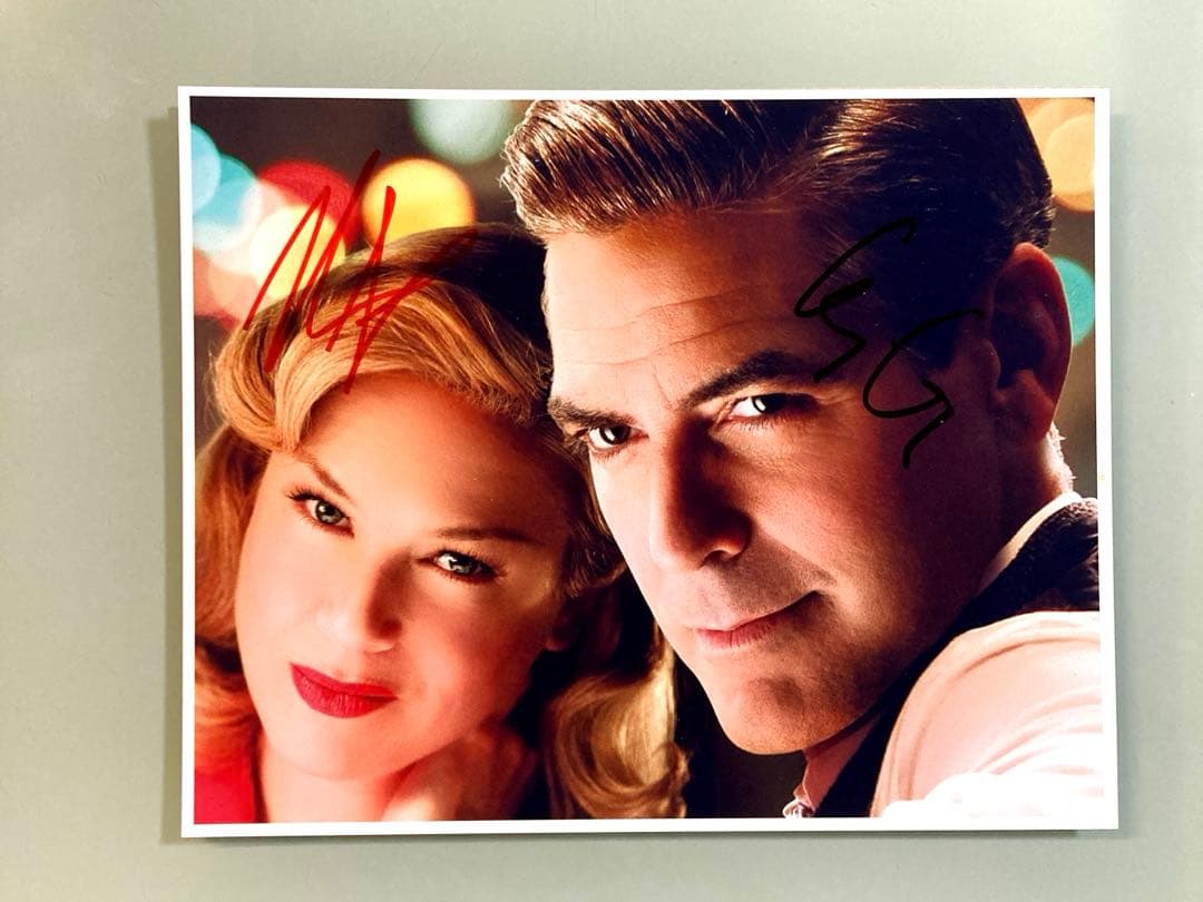 ジョージクルーニーとレニー・ゼルウィガー直筆サイン入り超大型写真