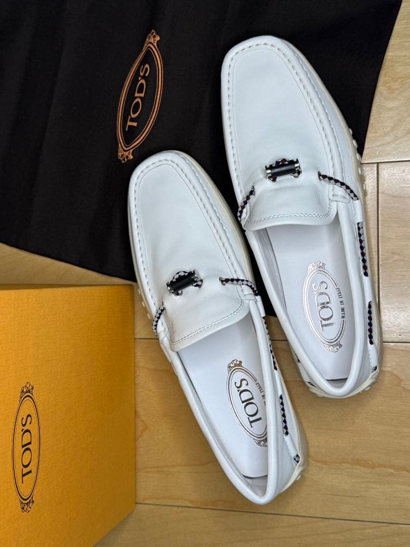TOD'S トッズ　ホワイト モカシン　ドライビングシューズ 371209110_1.jpg