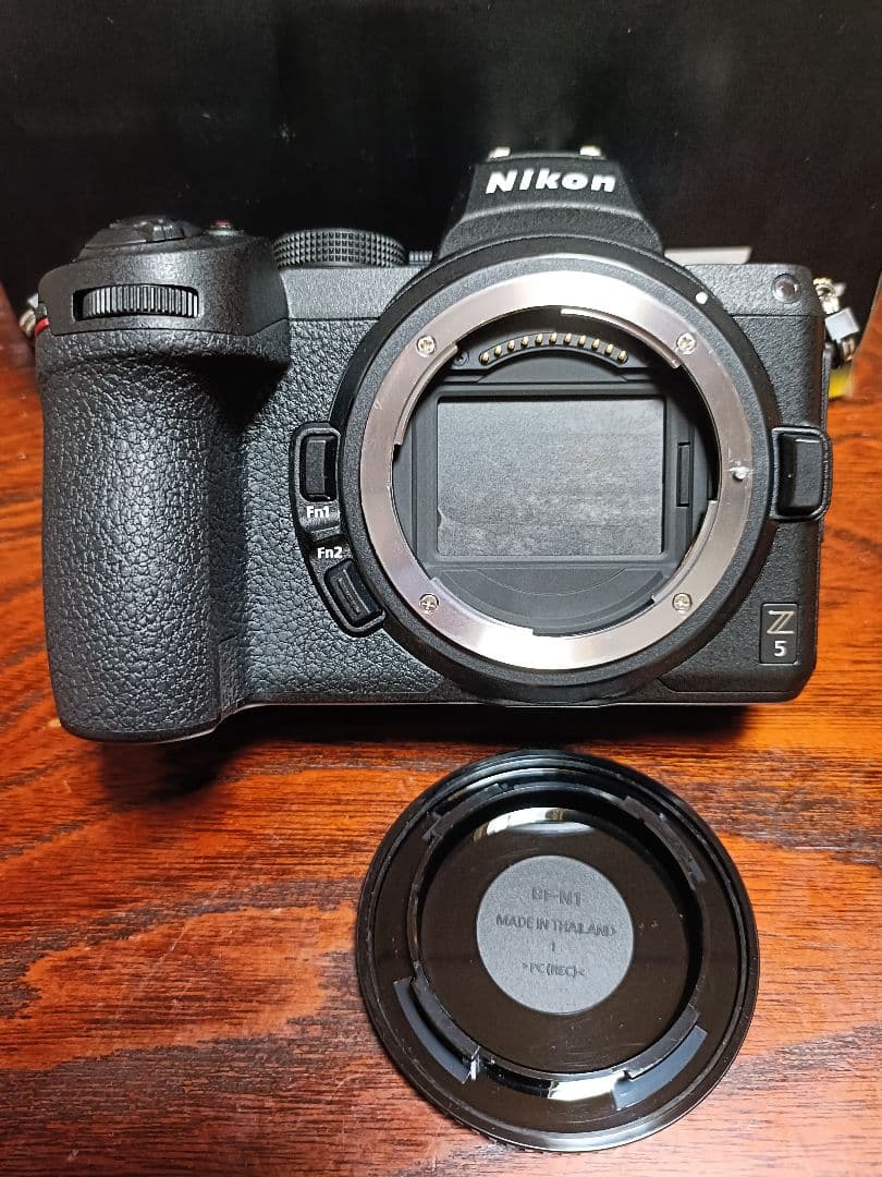 Nikon Z5 ミラーレス一眼カメラ ショット数3500弱（ガイド本付き）