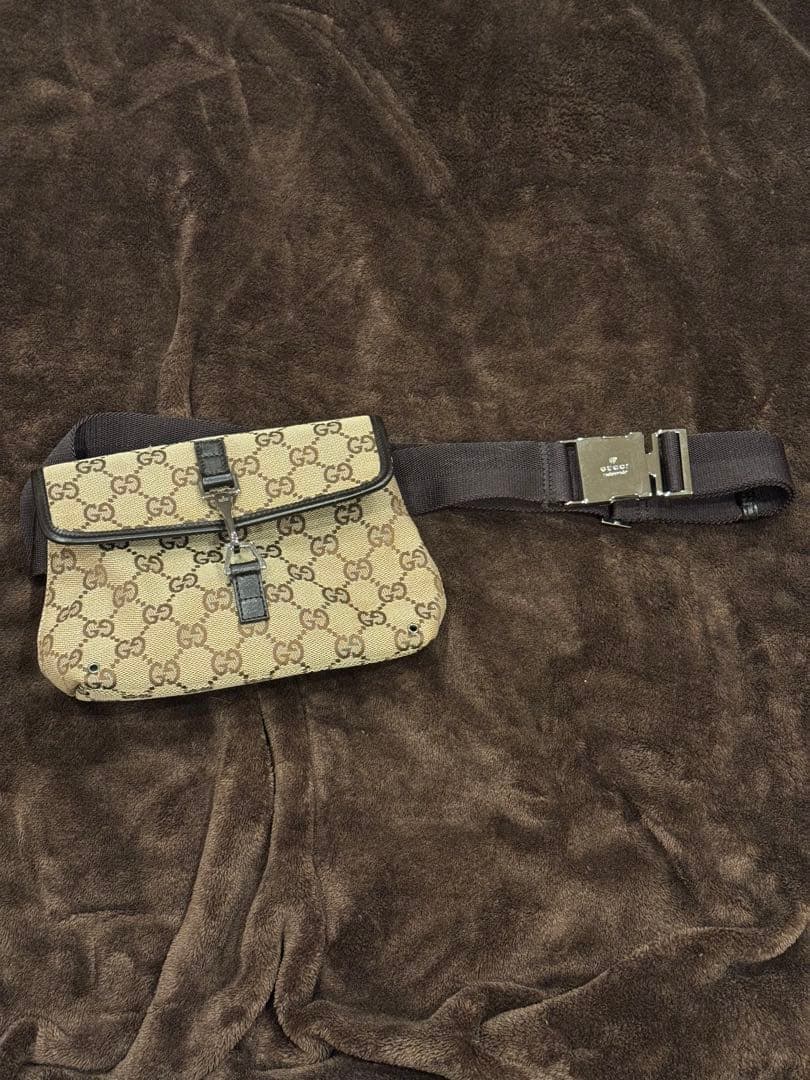 GUCCI ボディバッグ ベージュ 中古・古着通販】GUCCI (グッチ) GGキャンバスボディバッグ ベージュ