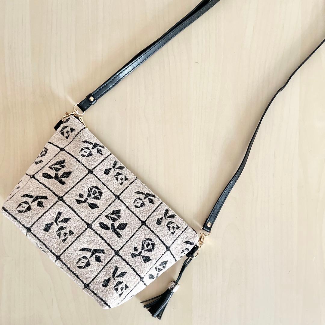 Lulu small beigeショルダーバッグMB510-091 Lululemon Shoulder Bags - SoPicks