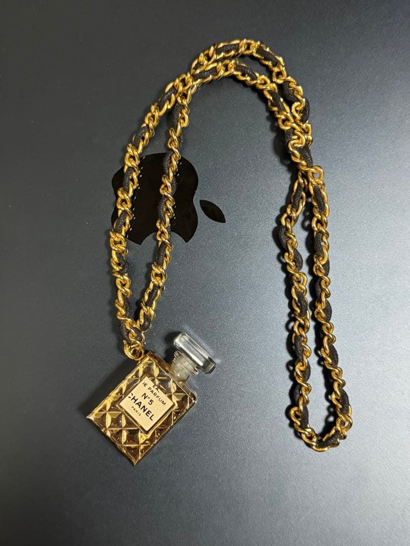 CHANEL 香水ボトルネックレス ゴールド No.5 ヴィンテージ VINTAGE】CHANEL No.5 Perfume Bottle Necklace | VINTAGE | MATILDE