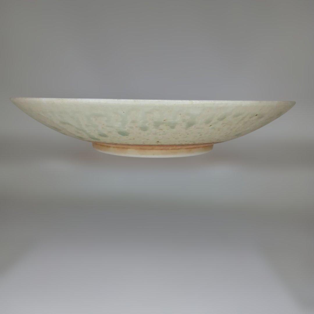 橘吉 (たち吉) 灰釉草文 深皿 八寸皿(直径約24.0㎝) 淡い緑色の植物