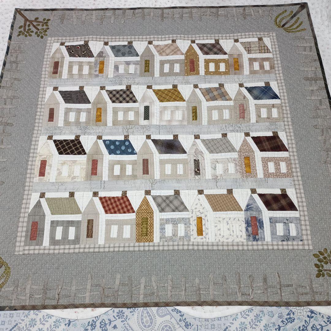 ♪ハンドメイド♪ パッチワークキルト ハウスのタペストリー マルチカバー パッチワークキルトマルチカバー - MUCHINNOCHI'S GALLERY | minne