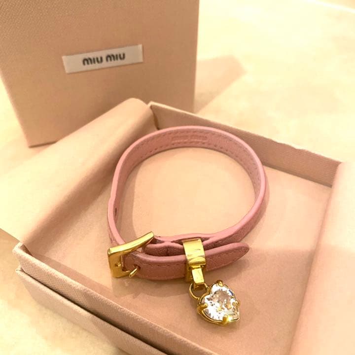 miumiu ブレスレット ハートクリスタル ピンク - メルカリ