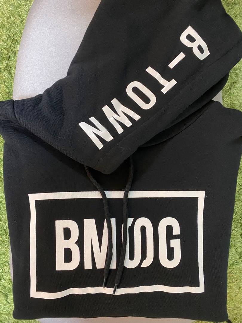 B-Town限定】ロゴ入り BMSGパーカー(S) - メルカリ