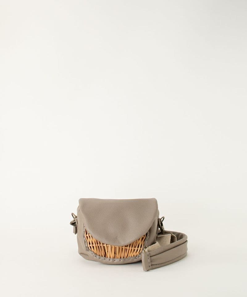 新品未使用 エバゴス フニュ・シュリンク ボディバックS - メルカリ