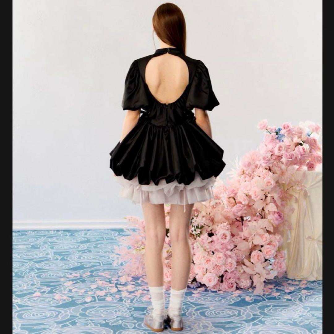 treat urself サテンバルーンぺプラムミニワンピース - メルカリ