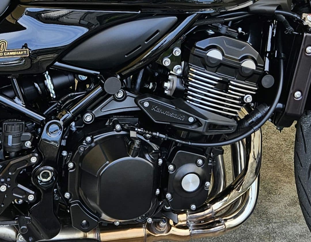 z900rs 純正エンジンスライダー プレートブラック塗装 - メルカリ