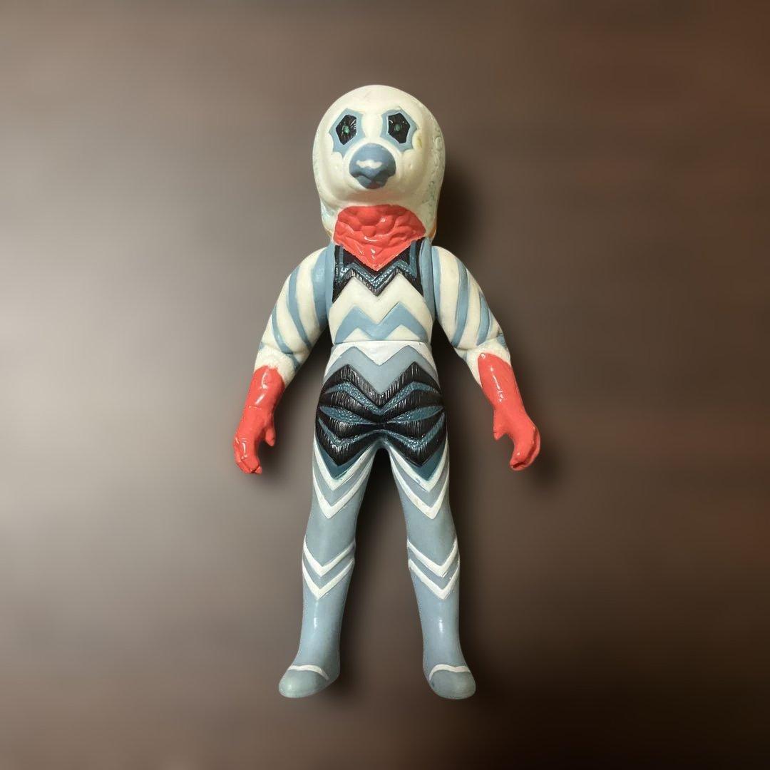 ガッツ星人 ソフビフィギュア 10cm ウルトラ怪獣 - メルカリ