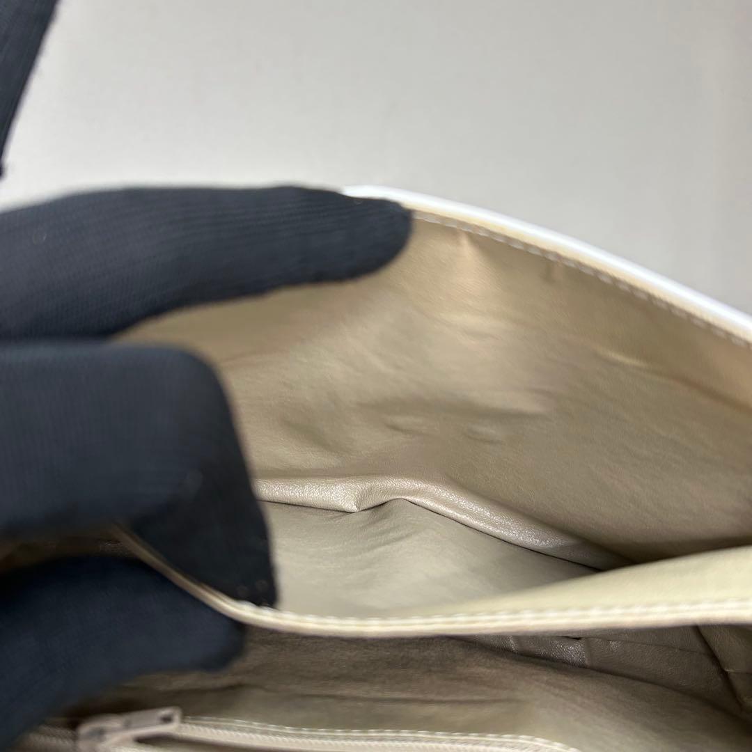 激レア品】 ロジェヴィヴィエ ワンショルダーバッグ レザー 白 ロゴ