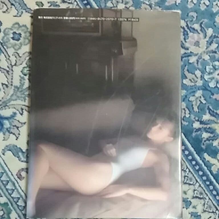 斉藤慶子写真集 採光の個室