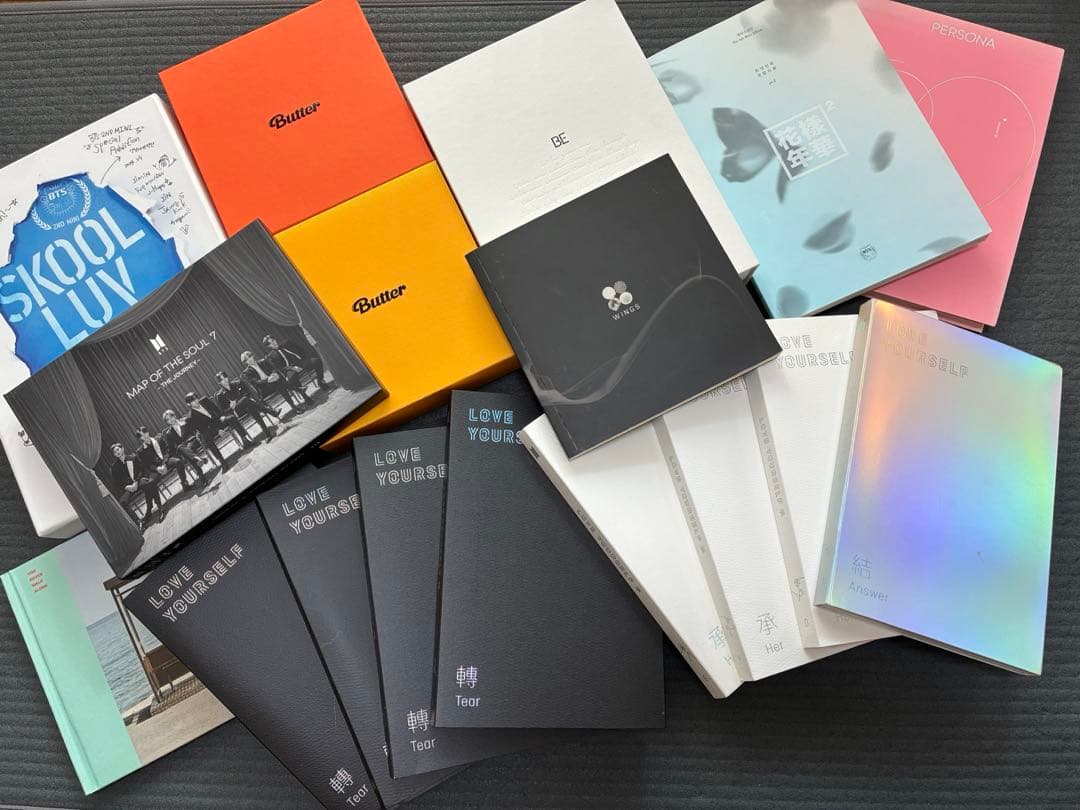 BTS アルバムグッズセット　トレカ付き　ホソク・テヒョン Qoo10] Vグッズ Layover ギフトボックス