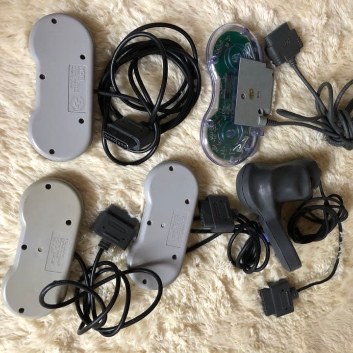 Nintendoスーパーファミコン本体+本体ソフト《セット》