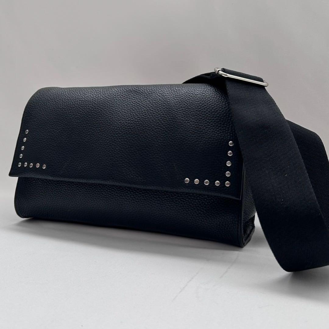 イアパピヨネ ワイドテープ ショルダーバッグスタッズ ブラック みんなから愛されるワイドテープショルダーバッグ｜earPAPILLONNER