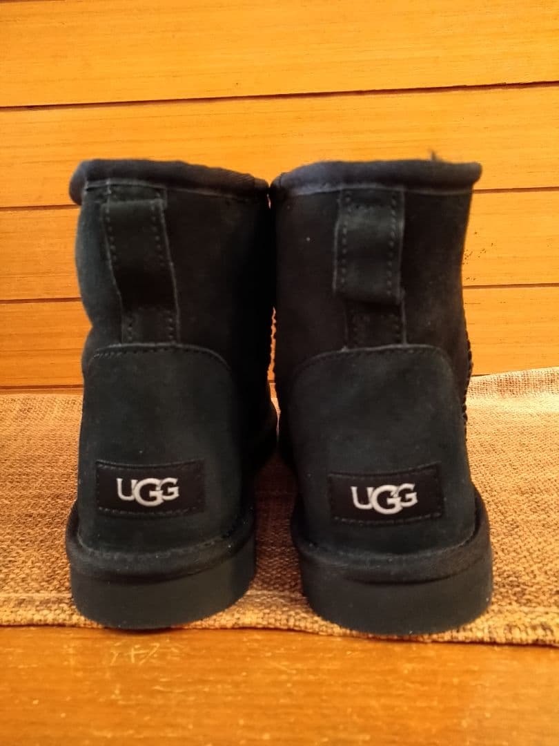 【試し履きのみ！】UGG　ブラック ムートンショートブーツ　25.0cm